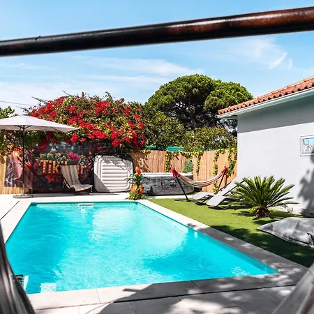 Casa de Férias Casa T3 Com Piscina Perto Da Charneca (Setubal)